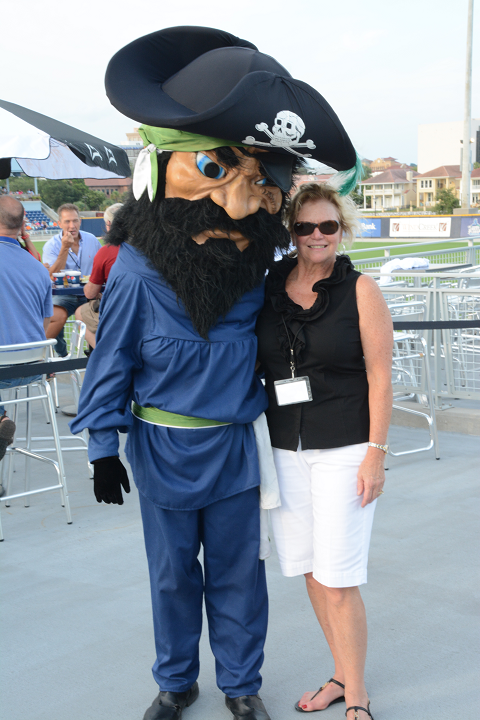 decorative image of 032 , Blue Wahoos Alumni Night 2015-08-06 14:08:26