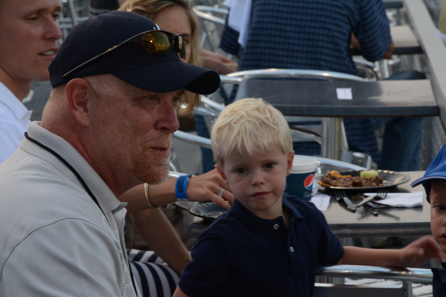 decorative image of 086 , Blue Wahoos Alumni Night 2015-08-06 14:09:28