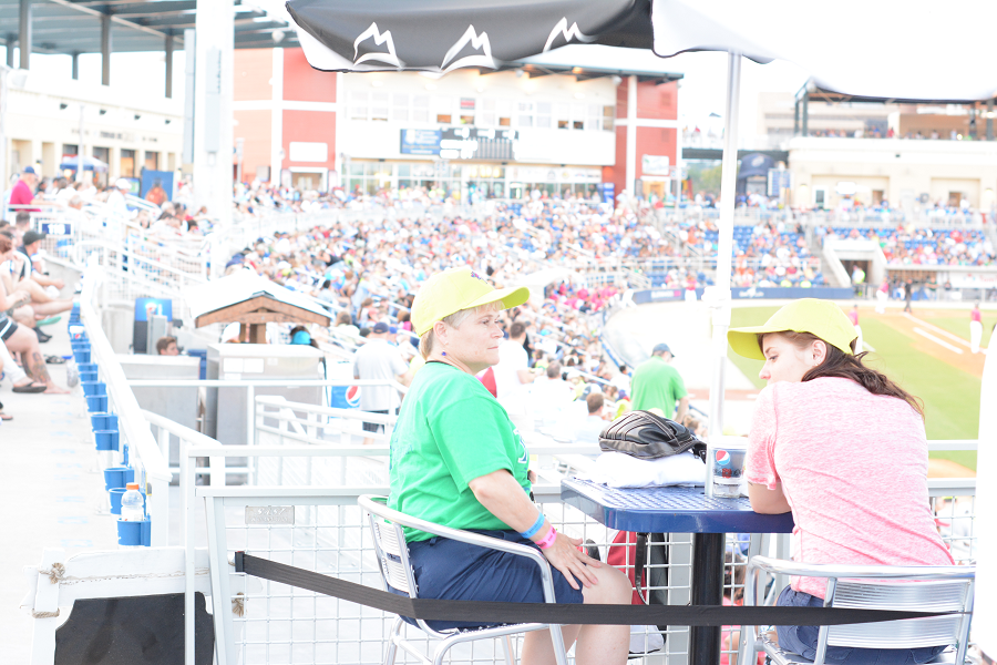 decorative image of 099 , Blue Wahoos Alumni Night 2015-08-06 14:09:45