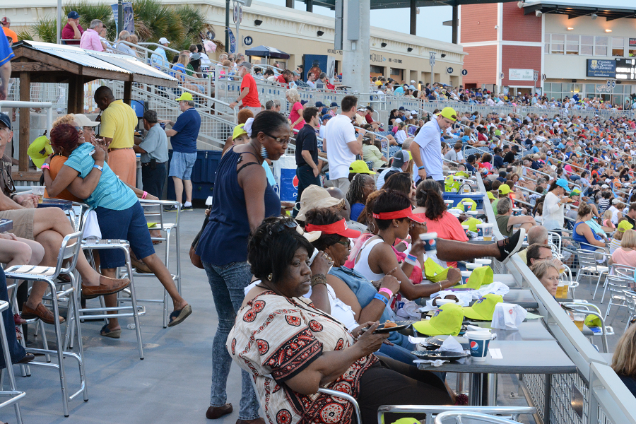 decorative image of 101 , Blue Wahoos Alumni Night 2015-08-06 14:09:48