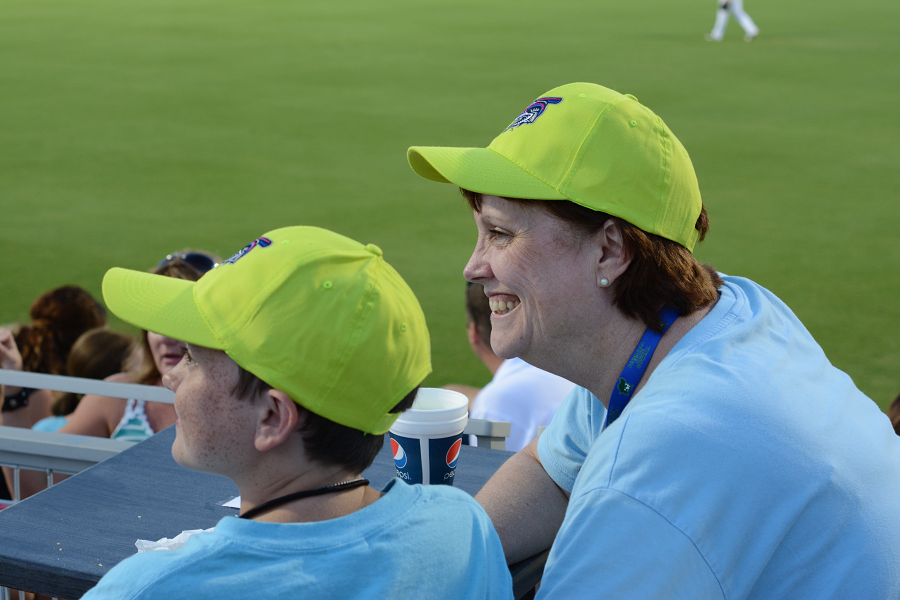 decorative image of 109 , Blue Wahoos Alumni Night 2015-08-06 14:09:59