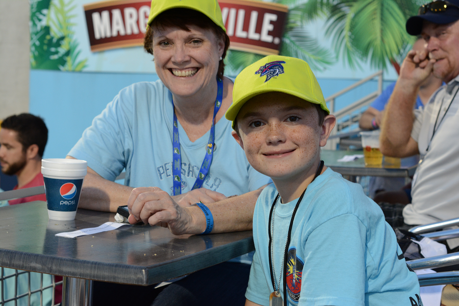 decorative image of 117 , Blue Wahoos Alumni Night 2015-08-06 14:07:26
