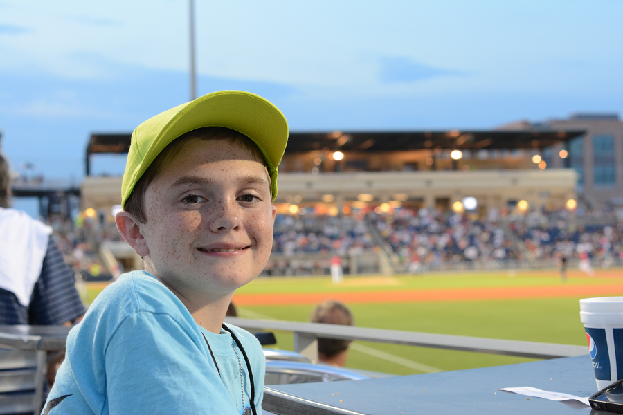 decorative image of 118 , Blue Wahoos Alumni Night 2015-08-06 14:07:27