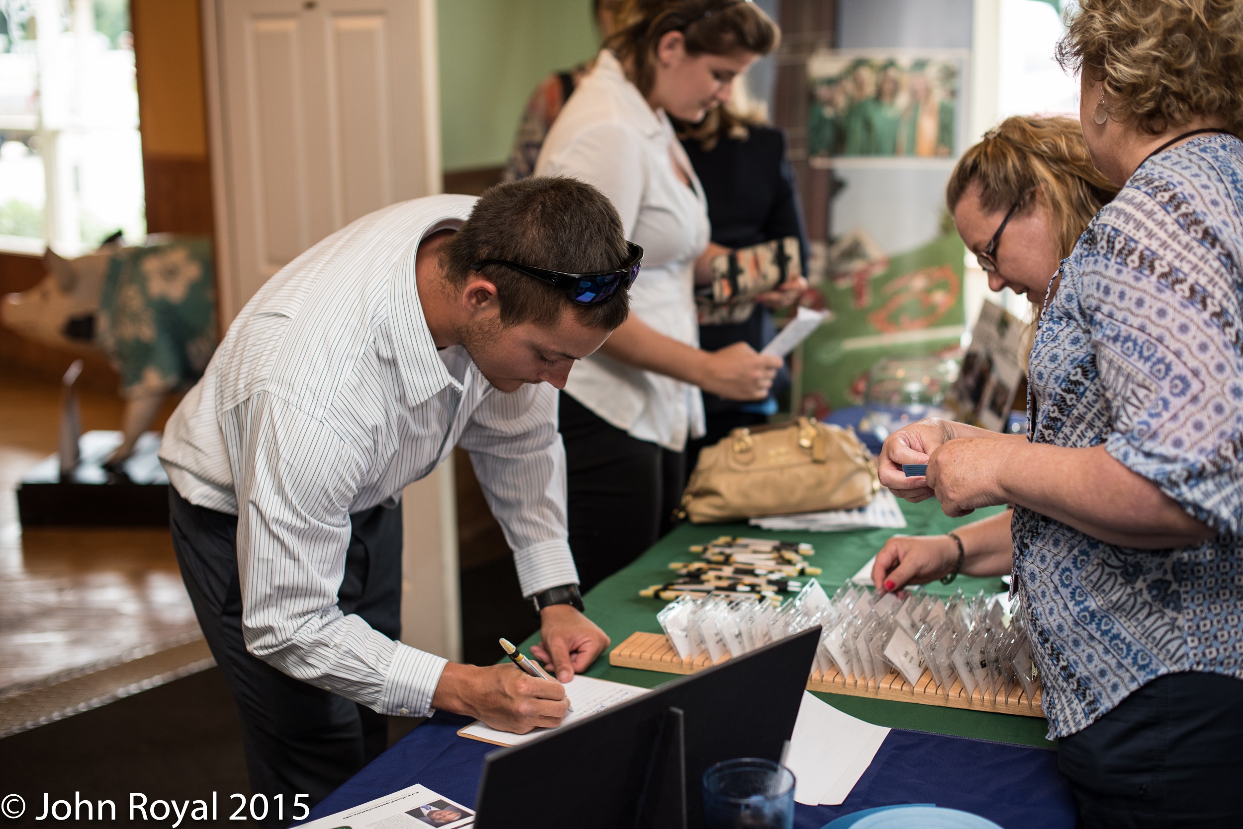 decorative image of DSC_2446_20150624_10285 , Meet & Greet - Grover T's 2015-08-05 13:37:21